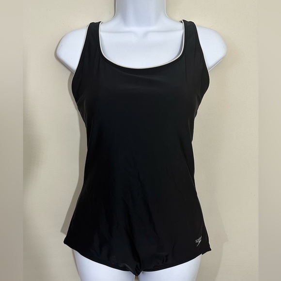 Speedo sz lg  1 piece swimsuit in black. The suit.does not have the.high cut leg - Picture 1 of 11